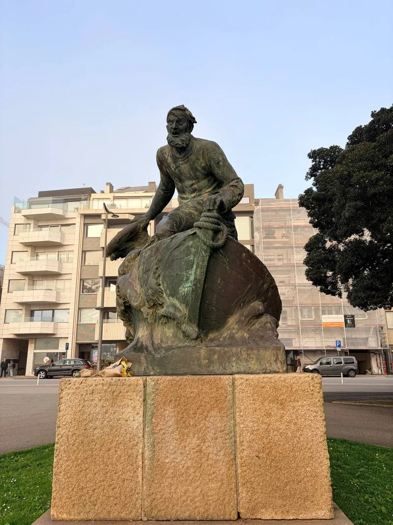 Matosinhos 的巨大渔夫雕像