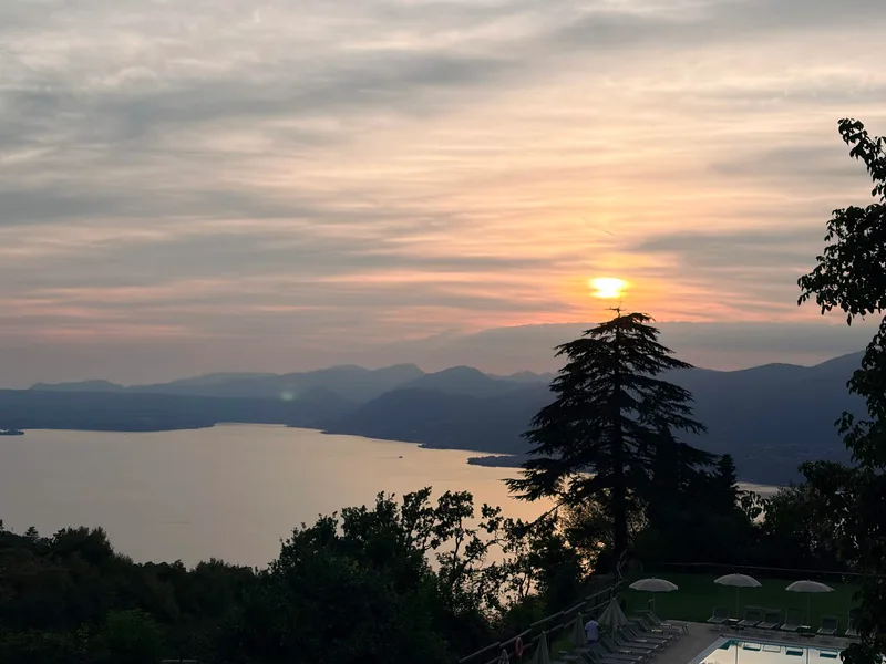 Hotel Bellavista 加达湖落日